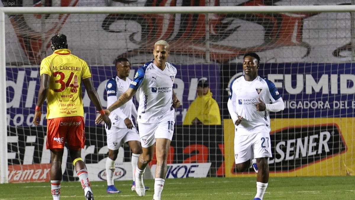 Deyverson protagonizó una trifulca en el duelo de Liga de Quito ante Aucas