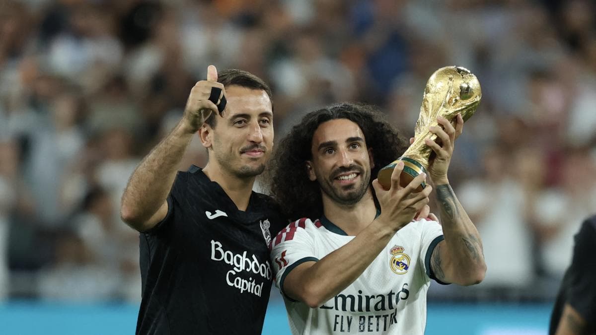 Cucurella y Oyarzabal fueron homenajeados en el Santiago Bernabéu