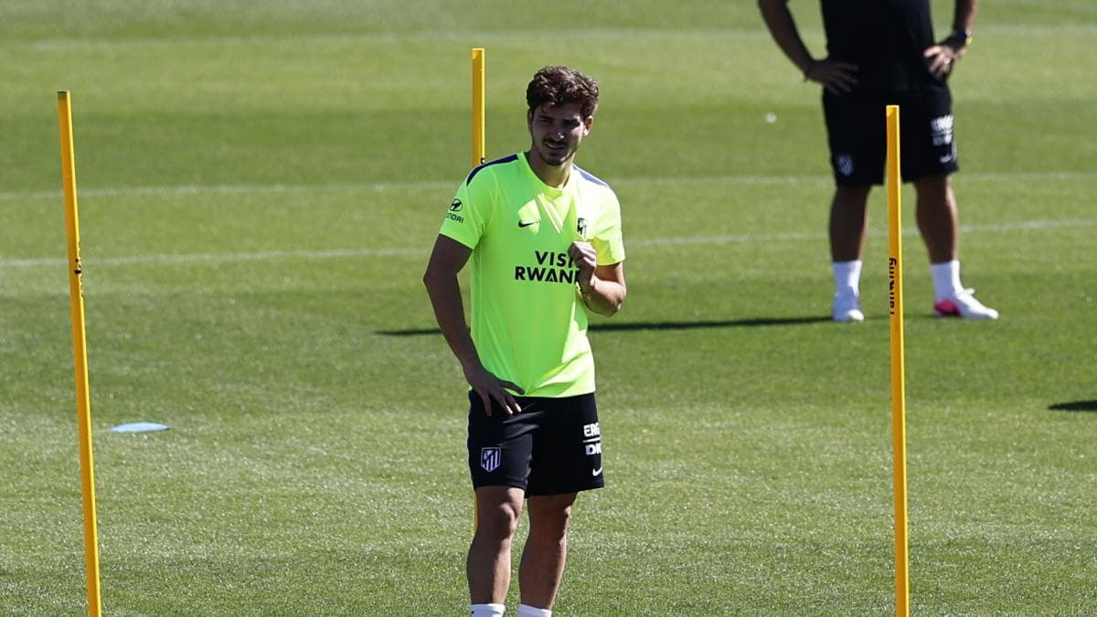 Julián Álvarez regresa al grupo en el Atlético de Madrid tras su indisposición