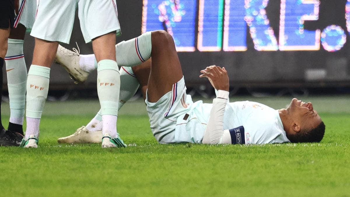 Mbappé anota el 1-0 de Francia ante Turquía, pero abandona por una lesión en la rodilla