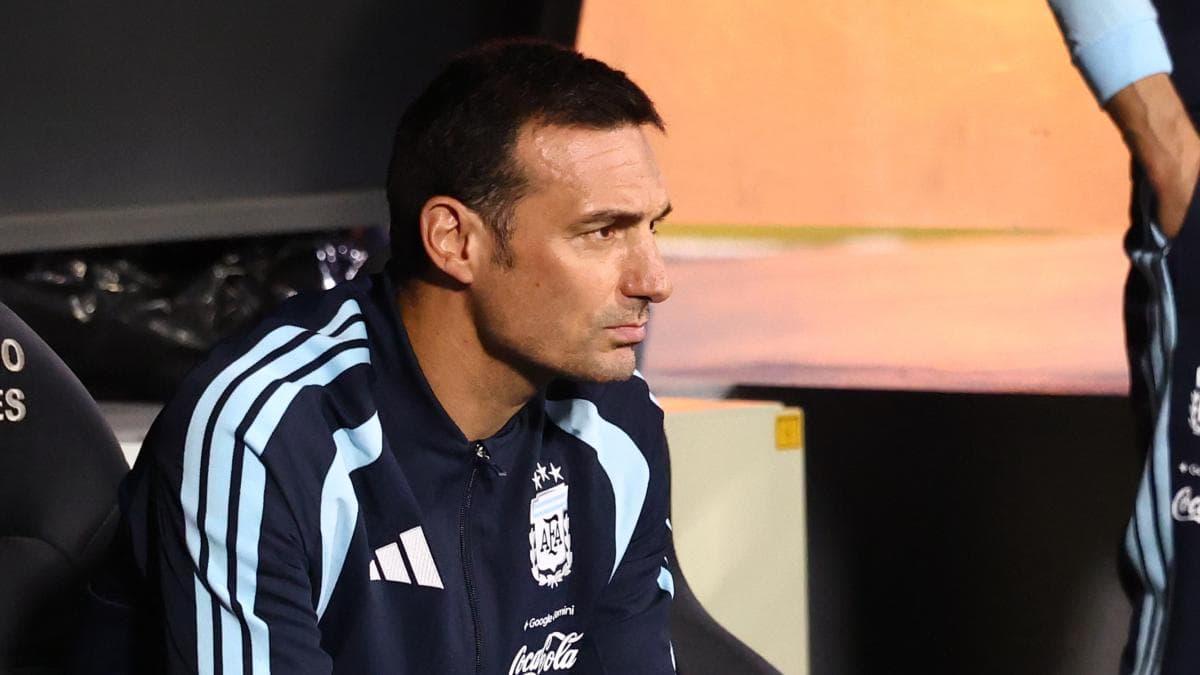 Scaloni: “Me gustaría enfrentar rivales potentes”, pero la agenda internacional complica las opciones
